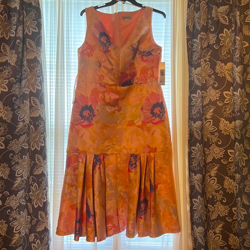 Very beautiful Kay Unger dress,  perfect for the Derby, wedding any occasion.